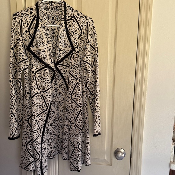 Luii Black and White Patterned Sweater - Picture 1 of 11